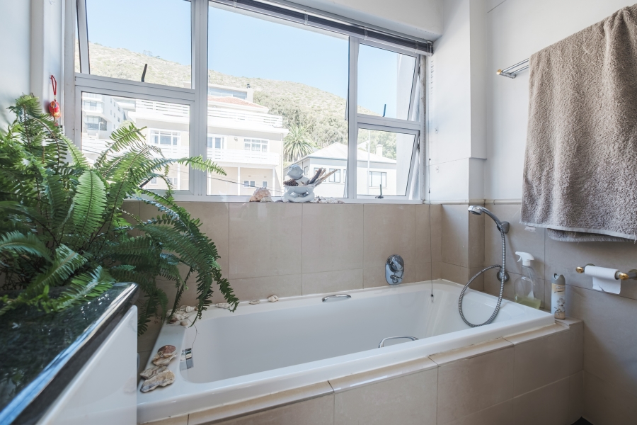 3 Bedroom Property for Sale in Sea Point Western Cape
